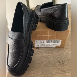 Seychelles Black Leather Lug Sole Penny Loafers
